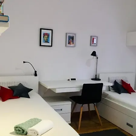 Family Space 90m2 アパート トロギール